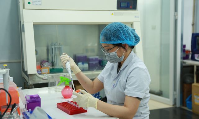 Thấy cháu không giống bên nội, cả nhà đưa đi xét nghiệm ADN 2 lần: “Sốc” với sự thật không thể thay đổi