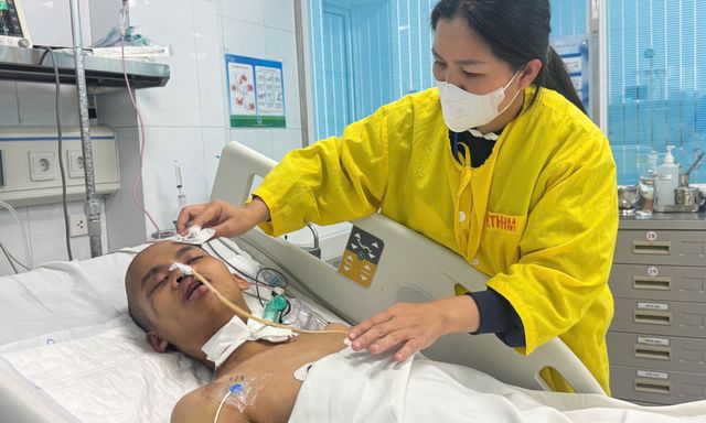 Chưa kịp thi tốt nghiệp, nam sinh lớp 12 hôn mê sâu: Gia cảnh khiến mọi người nghẹn lòng