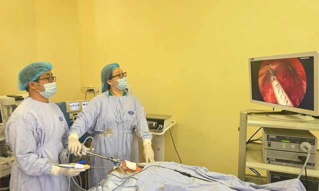 Kỹ thuật mổ tại 1 bệnh viện Việt Nam khiến bác sĩ nước ngoài phải sang học: Không sẹo, xử lý được ung thư