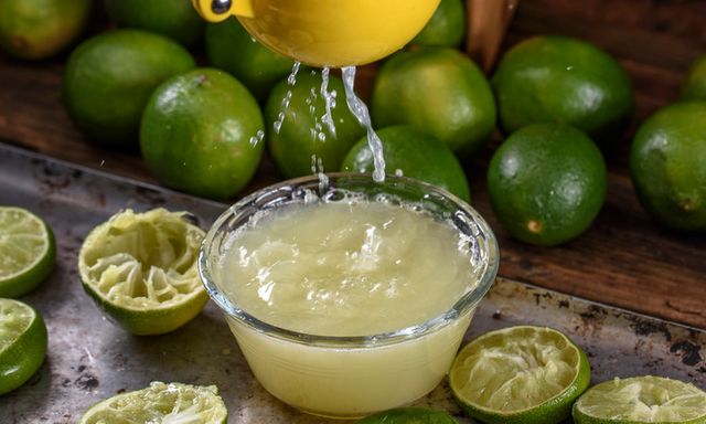 Bác sĩ nói gì về trào lưu uống 1kg chanh mỗi ngày để 