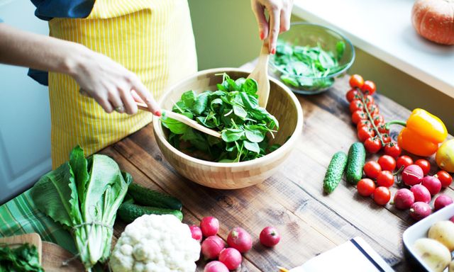 Ăn rau nhưng bỏ quên điều quan trọng này, bảo sao bụng ì ạch khó chịu, táo bón kéo dài