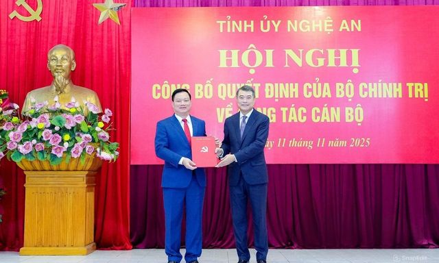 Công bố quyết định ông Nguyễn Khắc Thận giữ chức Bí thư Tỉnh ủy Nghệ An
