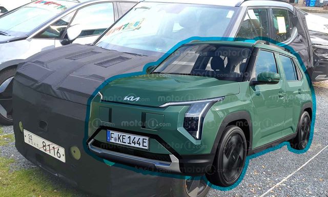 Kia EV2 lộ diện ngoài đời thực: Dáng góc cạnh như EV9, ngang cỡ Raize, có thể chạy trên dưới 400km/sạc