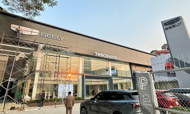 Hai showroom Geely đầu tiên Việt Nam lộ diện, treo ngay ảnh mẫu xe sắp bán