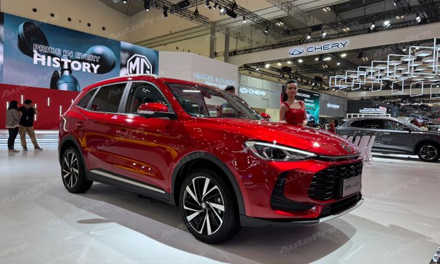 Xem thực tế MG ZS đời mới có thể về Việt Nam: Lột xác từ trong ra ngoài, động cơ hybrid tiêu thụ từ 5,1 lít/100km