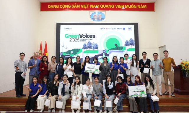 ‘Đừng tin những gì đọc trên mạng, hãy tự trải nghiệm’: Khi sinh viên Hà Nội lên tiếng và biến Green Voices 2025 thành sân chơi tranh biện ‘nóng’ nhất về xe điện