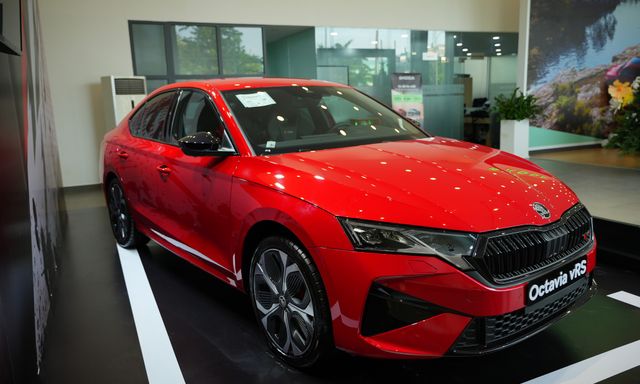 Cận cảnh Skoda Octavia vRS tại đại lý: Giá tạm tính 1,5 tỷ đồng, cạnh tranh VW Golf R bằng động cơ 265 mã lực, có thể ra mắt ngay tháng này