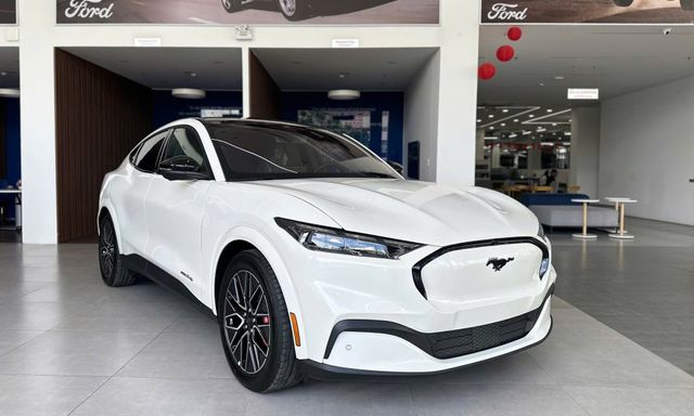 Ford Mustang Mach-E 2026 tại Việt Nam có thể ảnh hưởng từ thay đổi này: Hãng bớt chi tiết để giảm giá, người dùng vẫn mua được nếu trả thêm