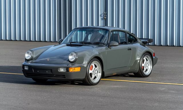 Porsche 911 Turbo 30 tuổi có giá lên tới 22 tỷ đồng, đắt ngang siêu xe đời mới, danh tính chủ cũ khiến ai cũng bất ngờ 
