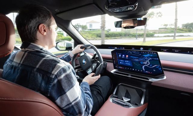 BMW lại khiến dân chơi tốc độ ‘đứng ngồi không yên’ với màn hình hiển thị rất nhiều thông số vận hành trong thời gian thực