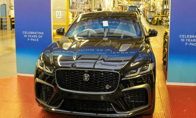 Jaguar chính thức 'rút ống thở' xe động cơ đốt trong: Chiếc F-Pace SVR cuối cùng rời xưởng để đi thẳng vào... bảo tàng