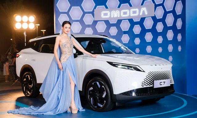 Omoda C7 chính thức nhận cọc tại Việt Nam: Giá dự kiến từ 839 triệu đồng, quyết đấu Mazda CX-5 bằng cấu hình PHEV và bảo hành 1 triệu km