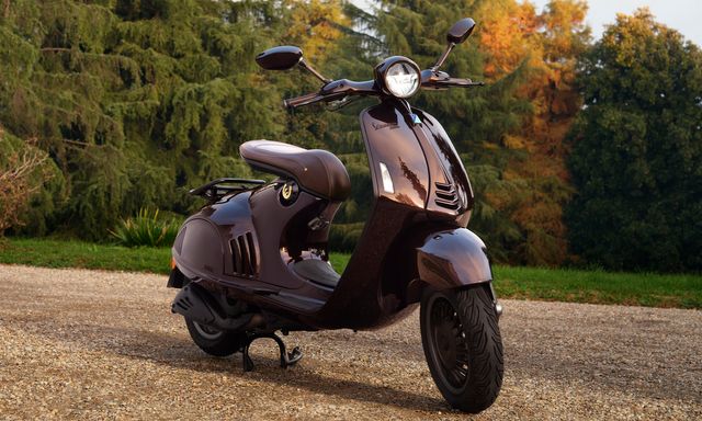 Xem trước Vespa 946 Horse sắp về Việt Nam: Phiên bản giới hạn dành cho người chơi Vespa hệ tuổi ngựa, giá về Việt Nam dễ rơi tầm nửa tỷ