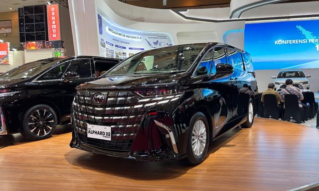 Toyota Alphard có bản giá rẻ ra mắt ĐNÁ: Giá quy đổi 'chỉ' 2,1 tỷ đồng, vành 19 inch và lược bỏ loạt tiện nghi nội thất