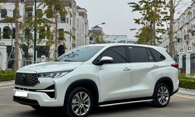 Toyota Innova Cross hybrid giảm giá còn 960 triệu đồng sau khi áp thuế mới: Giữ nguyên trang bị, rẻ hơn Custin bản 'full'