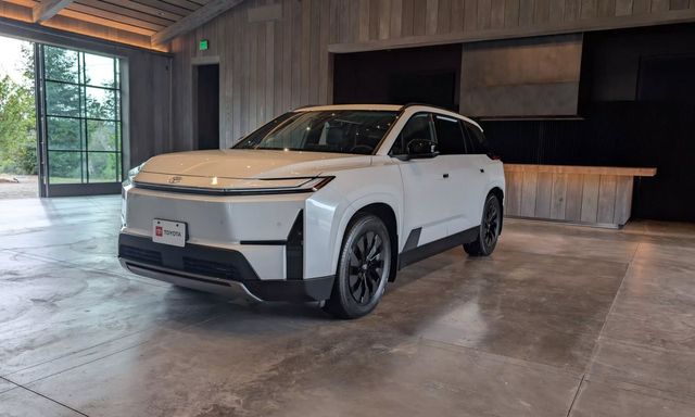 Toyota Highlander 2026 ra mắt: Lột xác hoàn toàn, chỉ có bản thuần điện, chạy TP HCM - Nha Trang không cần sạc