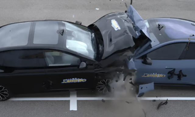 Cho 2 chiếc ô tô Trung Quốc đâm nhau để quay video, KOL bị bắt vì làm một thủ thuật chơi xấu ‘bóp méo’ sự thật