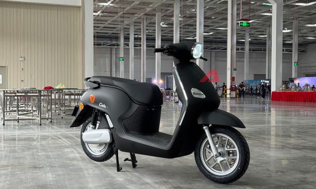 Yadea Osta chốt giá cao nhất 31,99 triệu đồng: Nhiều công nghệ giống ô tô, 'phượt' Hà Nội - Hạ Long không cần sạc