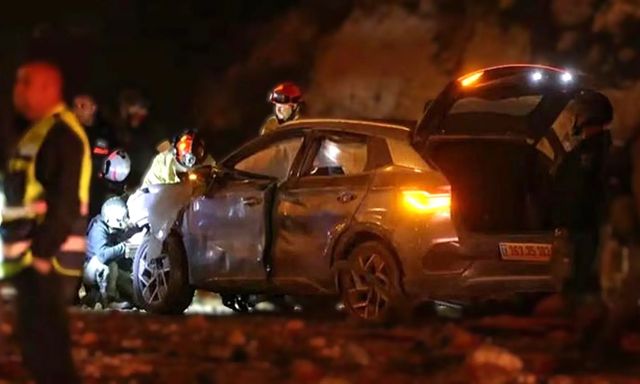 BYD Atto 3 chỉ bung túi khí, hư hỏng bên ngoài sau khi 'dính' rocket tại Isarel: 5 người trên xe sống sót, pin không cháy