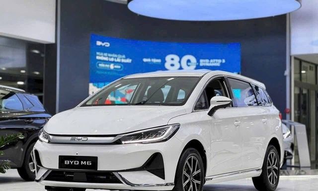 Bỏ qua xe xăng chạy dịch vụ, BYD M6 liệu có là ‘mỏ vàng’ mới: 7 chỗ rộng rãi, sạc một lần chạy 420km, đầy ắp công nghệ ‘nịnh’ khách
