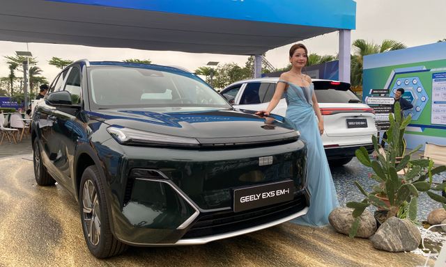 Geely EX5 ra mắt Việt Nam: Giá từ 789 triệu đồng, hybrid có thể chạy điện tới 170km, có ADAS, tiện nghi cao cấp hơn CX-5, Tucson 