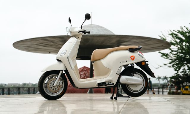 Yadea Osta và câu chuyện nữ văn phòng lần đầu đổi từ xe xăng sang xe điện