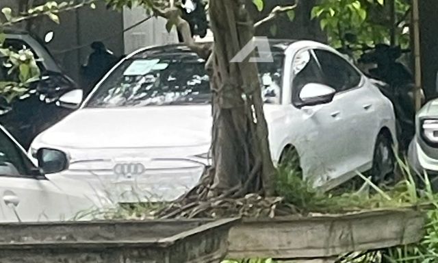 Audi S6 Sportback e-tron xuất hiện tại Việt Nam: Đèn LED điều chỉnh thiết kế theo ý chủ xe, nội thất 3 màn hình OLED, đi 600km/sạc