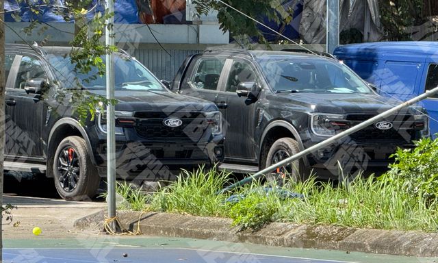 Ford Ranger Wildtrak 2026 tiếp tục lộ diện tại Việt Nam với 2 cấu hình: Dễ thêm bản một cầu giá rẻ hơn với động cơ mới, phân biệt được ngay từ ngoại hình