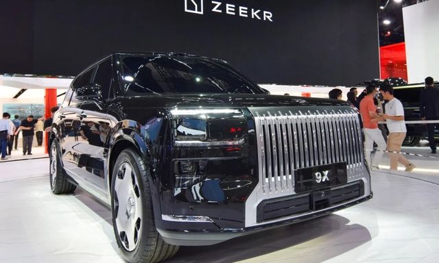 Tại triển lãm ngay sát Việt Nam này, các hãng nội địa đang nhắm giành khách của Porsche, Mercedes, BMW