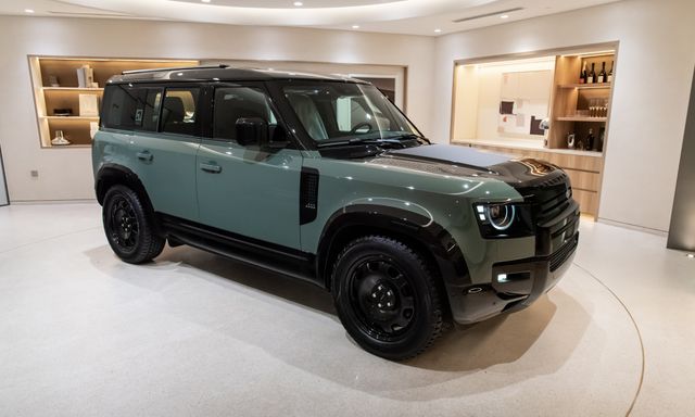 Cận cảnh Defender Trophy Edition đầu tiên tại Việt Nam: Giá gần 7,5 tỷ, nhiều trang bị off-road ‘tận răng’ phục vụ đi đua