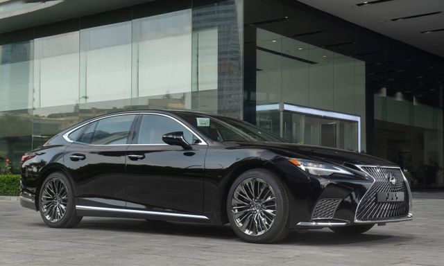 Lexus giảm giá thêm một số xe hybrid tại Việt Nam: Giảm nhiều nhất 360 triệu đồng, LS 500h giờ rẻ hơn Maybach S 450