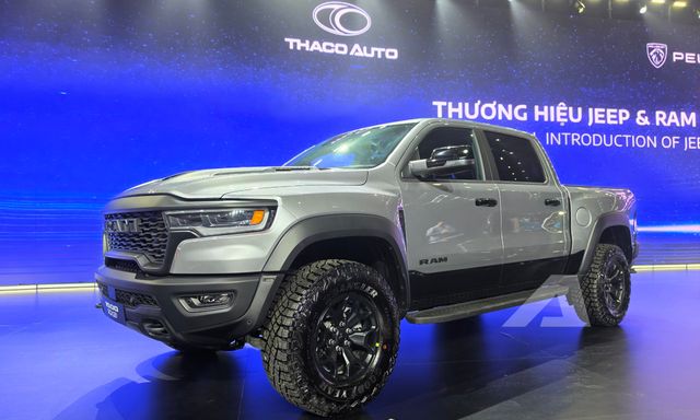 Jeep Wrangler, Ram 1500 'tái xuất' Việt Nam: SUV địa hình biểu tượng từ 2,999 tỷ đồng, bán tải 540 mã lực mạnh nhất phân khúc đắt ngang Porsche Cayenne