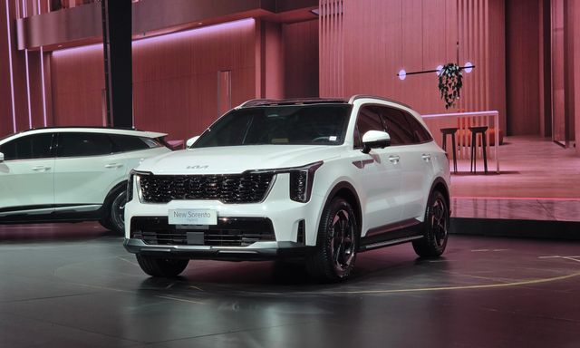 Kia Sorento thêm bản mới tại VIệt Nam: Mâm nhỏ hơn, gương điện tử, động cơ hybrid cạnh tranh Santa Fe
