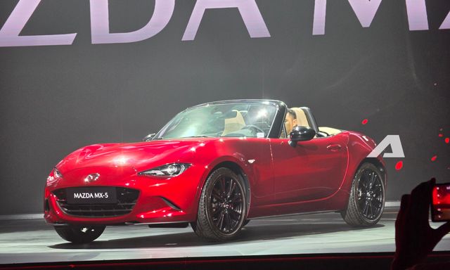 Mazda MX-5 giá 1,339 tỷ đồng, có cả mui mềm và mui cứng cho ‘dân chơi’ Việt