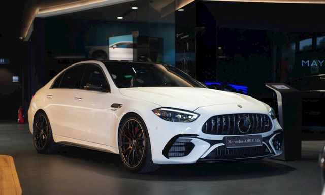 Hàng hiếm Mercedes-AMG C 63 mới 100% giảm cả tỷ đồng: Chỉ có 5 chiếc tại VN, khó 'đụng hàng' với C-Class trên đường, máy 2.0L mạnh gần 700 mã
