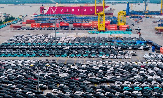 Hơn 5.000 ô tô VinFast được đưa lên 2 tàu khủng, chuẩn bị sang cả châu Âu