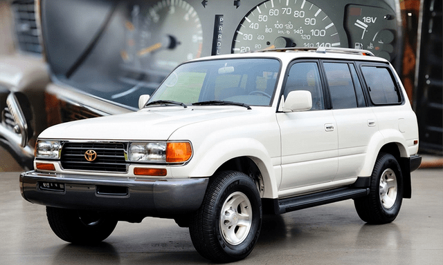 Sinh ra để ‘cày’ nhưng chiếc Toyota Land Cruiser này chỉ chạy trung bình hơn 270km/năm: Nội thất, khoang máy mới tinh, hợp dân chơi thích sưu tầm