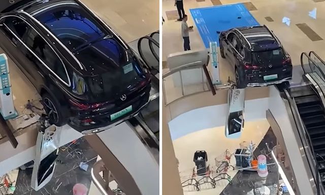 Nhầm chân ga, chiếc Mercedes lao xuyên lan can trung tâm thương mại, suýt rơi xuống tầng dưới