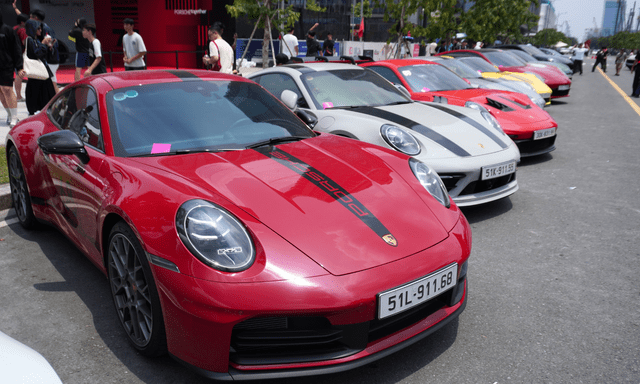 Dàn xe Porsche trăm tỷ offline tại TP.HCM: Vừa được ngắm xe xịn, vừa được xem drift xe đầy mãn nhãn