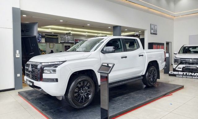 Mitsubishi Triton vẫn khuyến mại mạnh tay sau tháng lên top doanh số phân khúc: Giảm lăn bánh tới 56 triệu đồng, bản mới ra mắt cũng không ngoại lệ