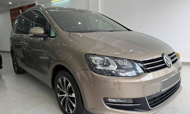 Volkswagen Sharan 10 năm tuổi bán lại ngang giá Honda City mới: Dài ngang Everest, cửa lùa, có ghế massage, cửa nóc toàn cảnh