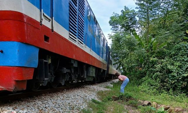 Người đi xe đạp bị tàu hỏa tông tử vong khi băng qua đường sắt