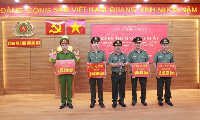Phá chuyên án, bắt 4 đối tượng tàng trữ nhiều súng đạn