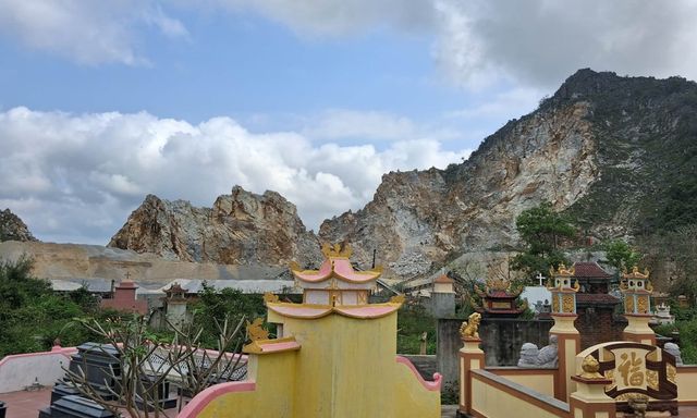 Quảng Trị: Mỏ đá nổ mìn gây hư hỏng nhà dân và lăng mộ