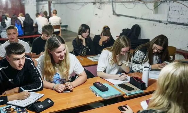 Tỷ lệ gây sốc ở Kyiv: Học sinh nói tiếng Ukraine giảm còn 17%, tan học liền dùng tiếng Nga - Lý do là gì?