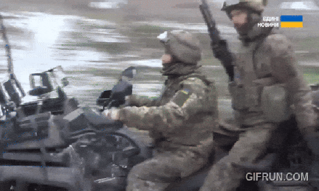 Suốt 130 ngày giữa vòng vây, 2 lính Ukraine cố thủ nghe lén quân đội Moscow, sau lại bắt thêm lính Nga