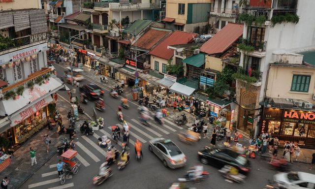 Các nước láng giềng bắt đầu gia nhập đường đua sản xuất: Phát biểu của Thủ tướng và cách Việt Nam bứt tốc