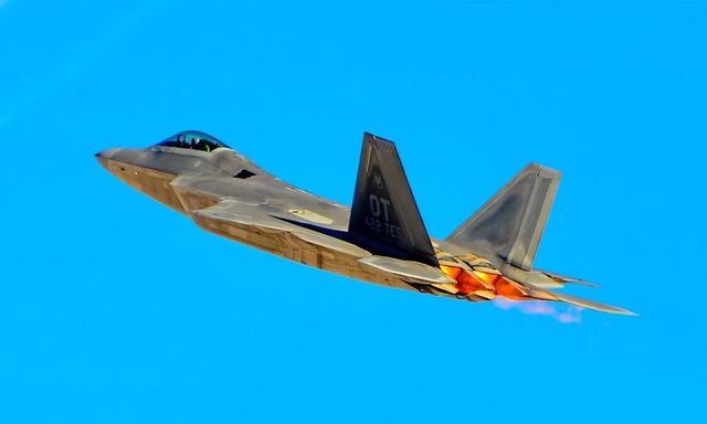 ‘Tốt nhất là về nhà đi’: Chỉ một câu nói đã chứng tỏ khí lực áp đảo của F-22 trước Iran