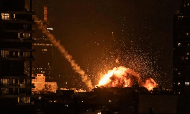  Tàu ngầm Mỹ phóng ngư lôi đánh chìm tàu chiến Iran, hàng chục người thiệt mạng