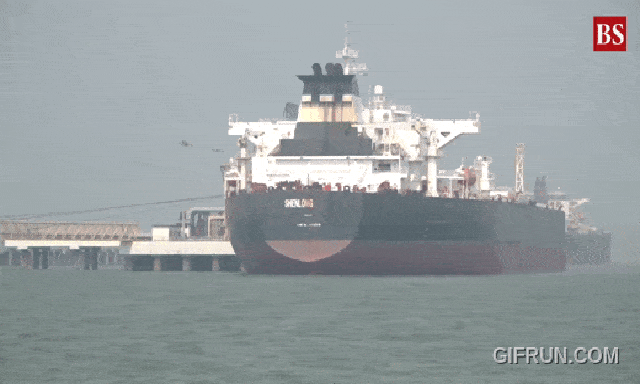 Hành trình bí mật của tàu dầu đầu tiên vượt eo Hormuz đến Ấn Độ: Tường thuật diễn biến kịch tính